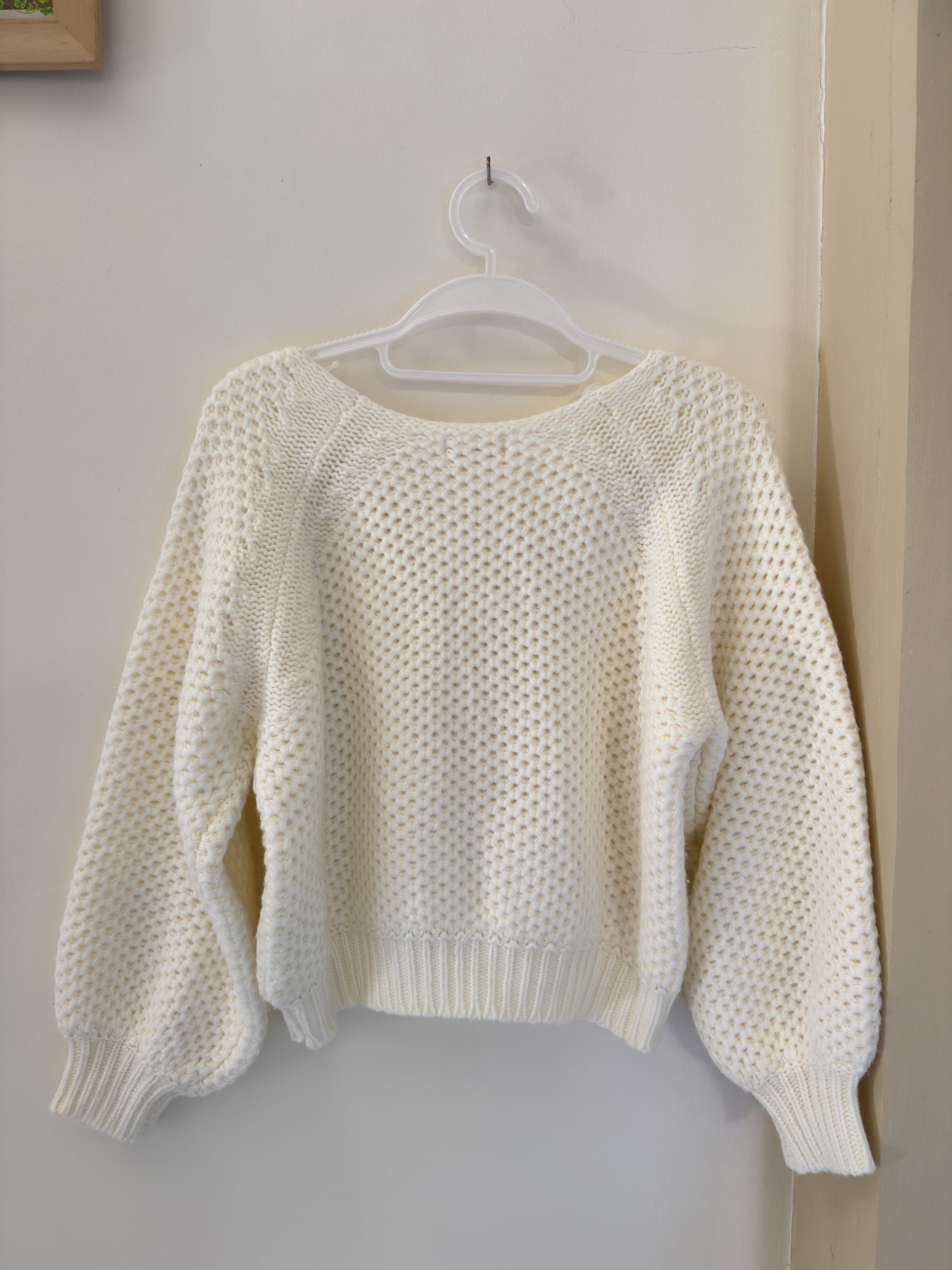 Cream Floral Knitted Sweater (Category: Coats, Jackets and Outerwear) located in La Trinidad. Submitted by sushismom (Listing ID 1428642161, Image 2). Description: So prettyyy! Bell sleeves sya.