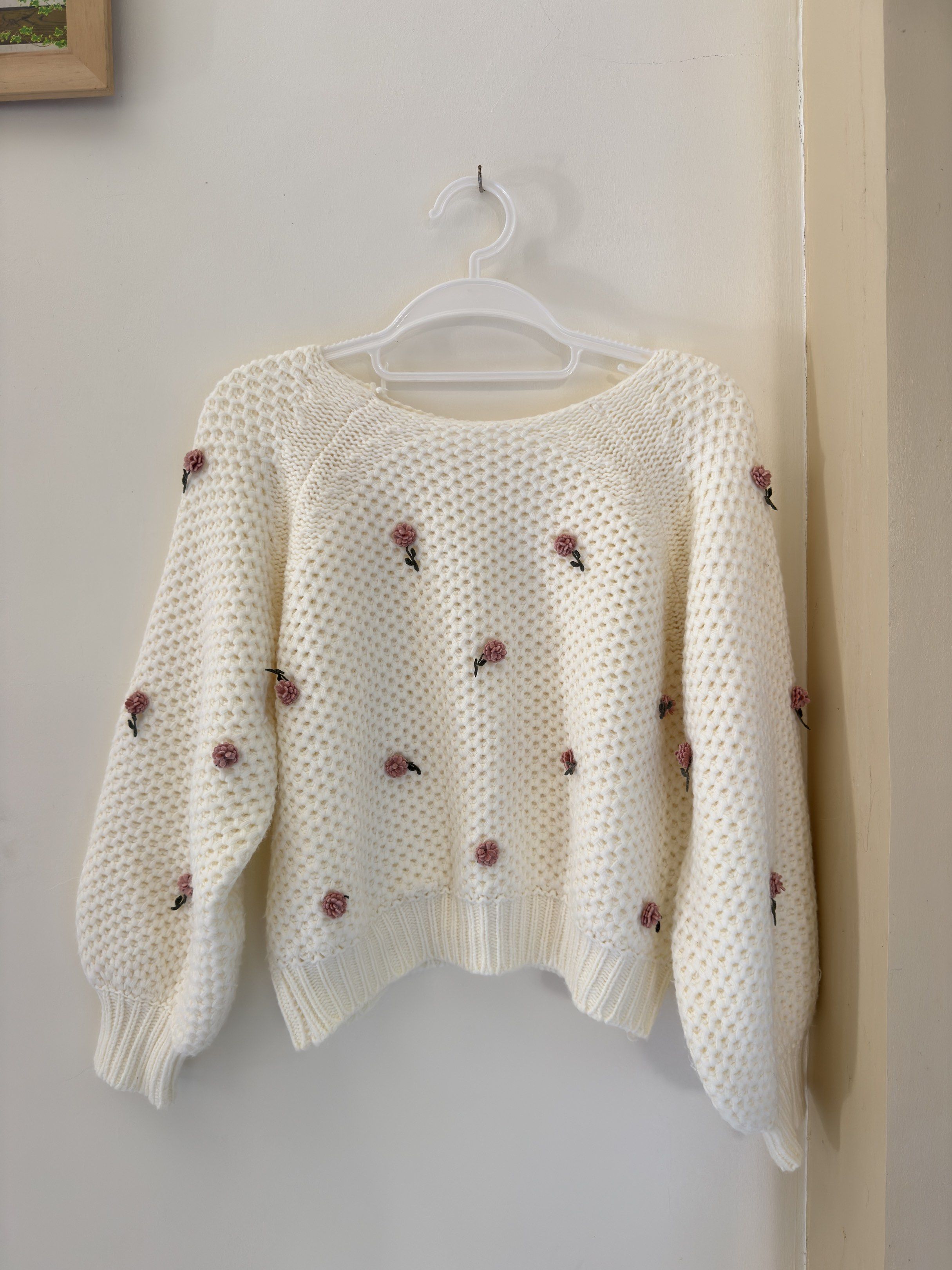 Cream Floral Knitted Sweater (Category: Coats, Jackets and Outerwear) located in La Trinidad. Submitted by sushismom (Listing ID 1428642161, Image 1). Description: So prettyyy! Bell sleeves sya.