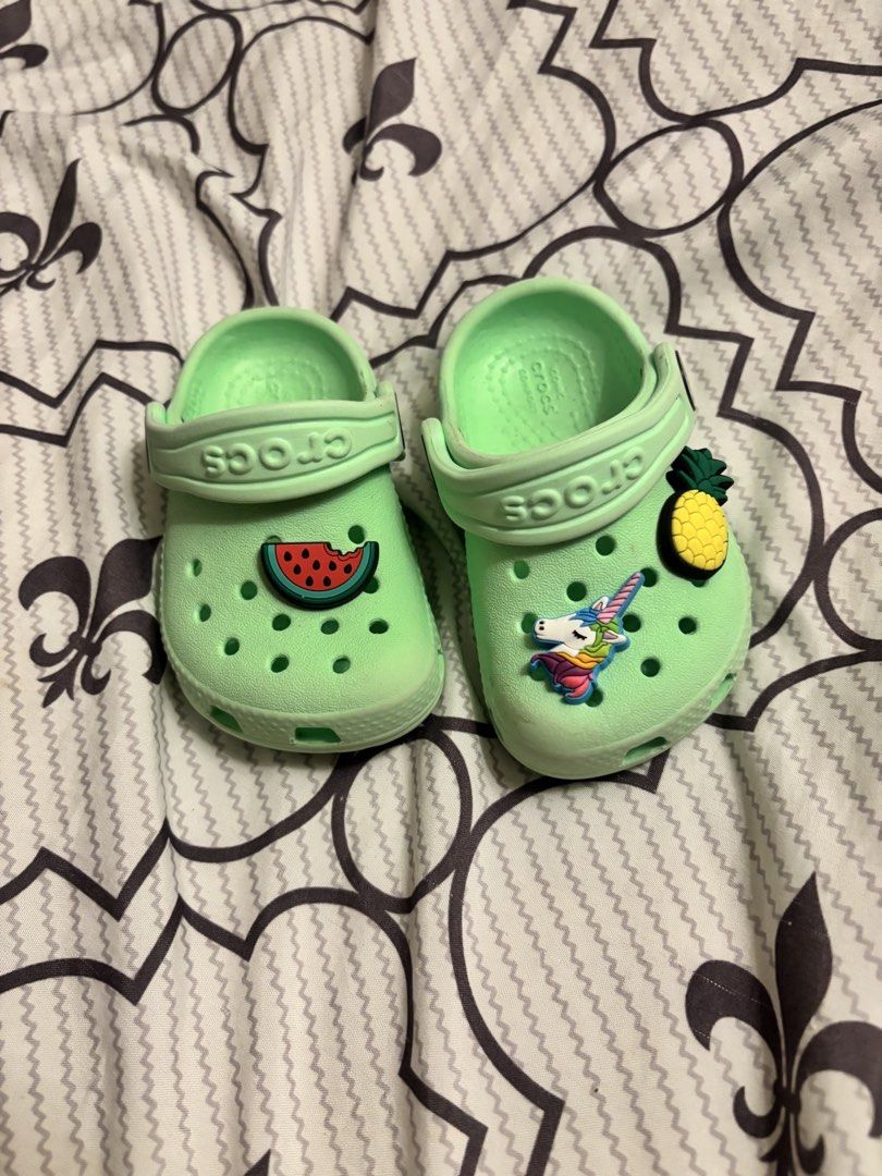 Original Crocs Toddler Classic Clog Mint (Category: Babies & Kids Fashion) located in Quezon City. Submitted by closettreasure123 (Listing ID 1428773598, Image 1). Description: Original crocs & jibbits Barely used Outgrown 11.5 cm (good for 9mos - 2y/o) 550 crocs only W/ 3 jibbits - 850.