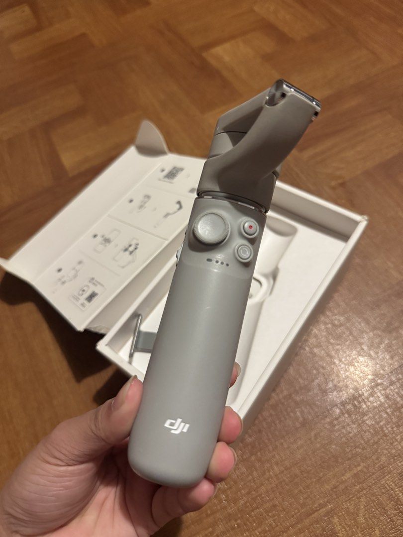 DJI OM 5 Athens Gray (Category: Gimbals & Stabilizers ) located in Las Pinas. Submitted by rare_declutter_manila (Listing ID 1428747054, Image 1). Description: with box.