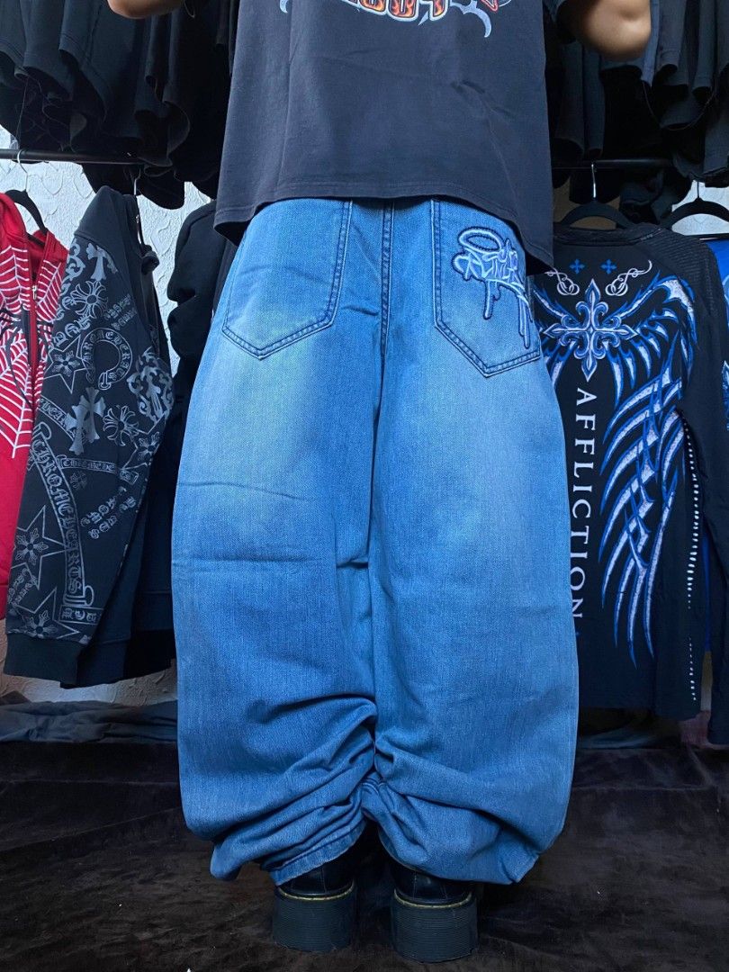 Ecko Unlimited Script Baggy Jeans ‎ (Category: Jeans) located in Dagupan City. Submitted by georgy. (Listing ID 1428637057, Image 2). Description: Ecko Unlimited Script Baggy Jeans ‎ ‎waistline: 30” ‎length: 43.8” ‎leg opening: 8.2” ‎thigh: 12.8” ‎color rate: 10/10 ‎flaws: faded back tag ‎condition: 9.5/10.