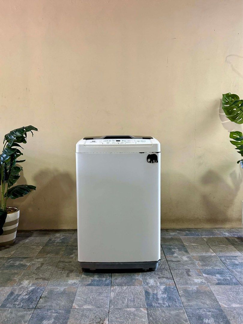 Electrolux Automatic Washing Machine EWT754XW (Category: Washing Machines and Dryers) located in Angeles City. Submitted by honeybowteek23 (Listing ID 1428785881, Image 2). Description: Electrolux Fully Automatic P6,999 Only 7.5kgs Fully Automatic 220v Electrolux Brand Good Condition Heavy duty No issue Minor scratch Loc: Angeles City Like our page: Honey Bowteek Page .