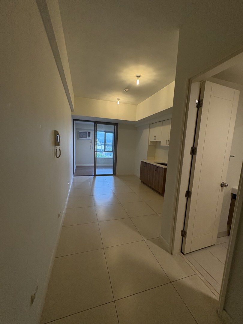 For Lease I Studio Unit I Vantage I Kapitolyo Pasig (Category: Apartments & Condos) located in Makati City. Submitted by landspecc.realestate (Listing ID 1300702350, Image 3). Description: For Lease: Studio/1 bedroom condo unit at The Vantage, Kapitolyo, Pasig City Unit details: - 29 sqm - 9th floor - Bare Unit - East Tower - Max occupants: 2 Pax - Facing United Street and Ortigas Skyline, Morning Sun - Pet Friendly (one Big pet or 2 small ones) 