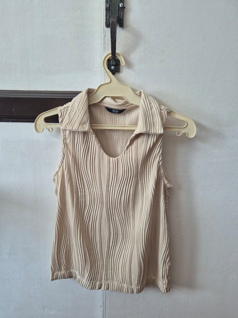 For Me Textured Collared Top (Category: Blouses) located in Manila. Submitted by the_cabinetdeclutter (Listing ID 1428623512, Image 1). Description: Size: XS but can fit up to small Color: Beige.
