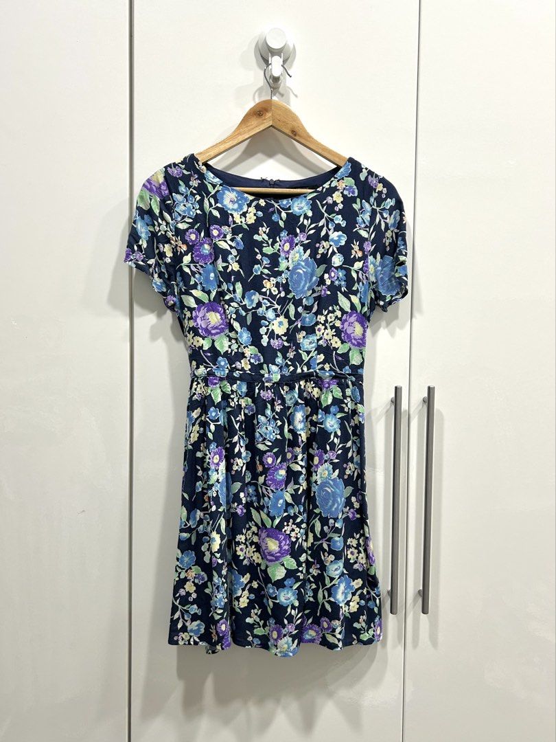Forever21 Floral Dress (Category: Dresses) located in Mexico. Submitted by prelovedanne18 (Listing ID 1428757518, Image 1). Description: Forever21 Floral Dress - L on tag Backzip With lining Bust: 36” Waist: 30” Length: 32” ₱240 Sf starts at ₱95.
