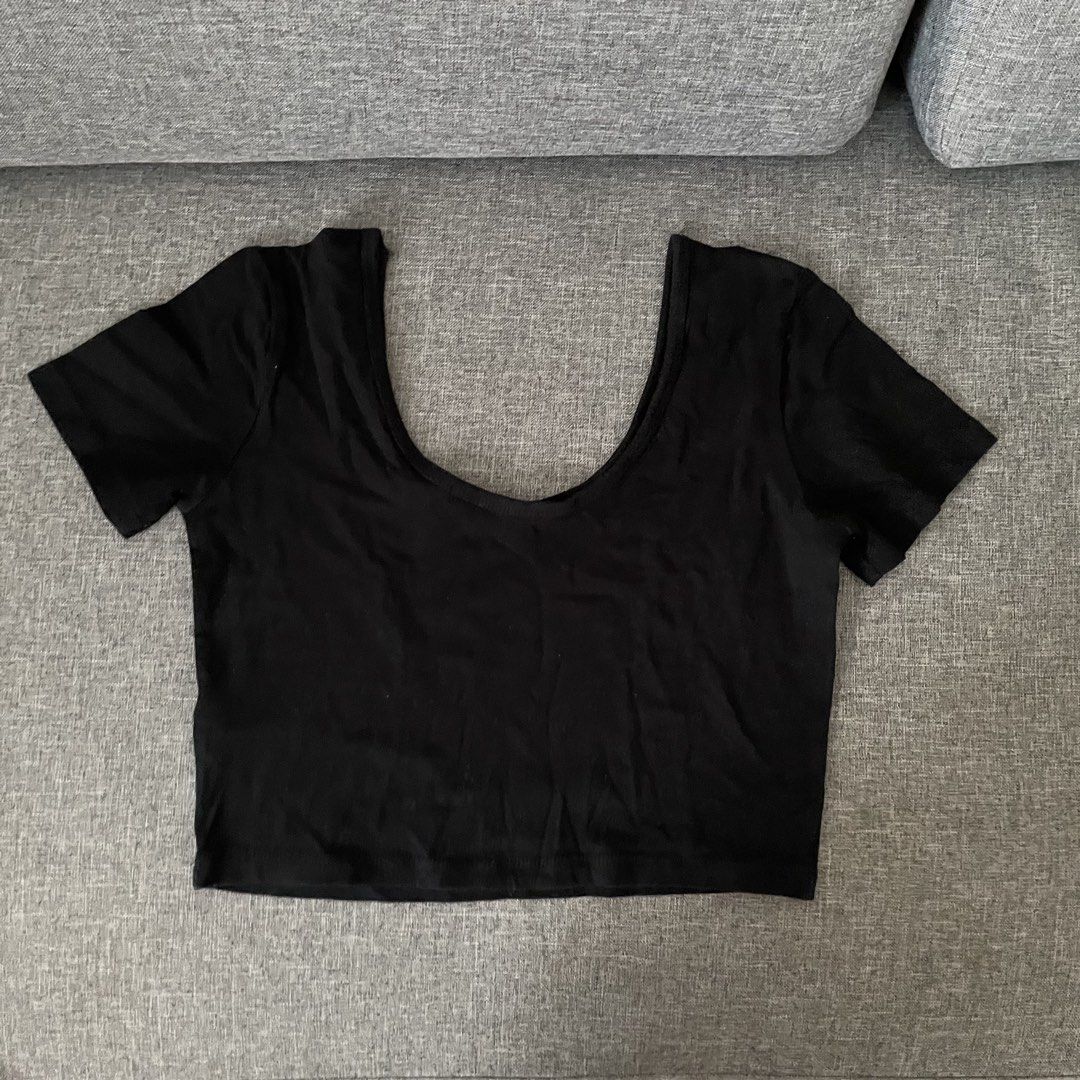 Forever 21 Crop Top Wu Tang (Category: Blouses) located in Paranaque City. Submitted by jntspns (Listing ID 1428657149, Image 3). Description: This is a preloved item. No issues RFS: decluttering.