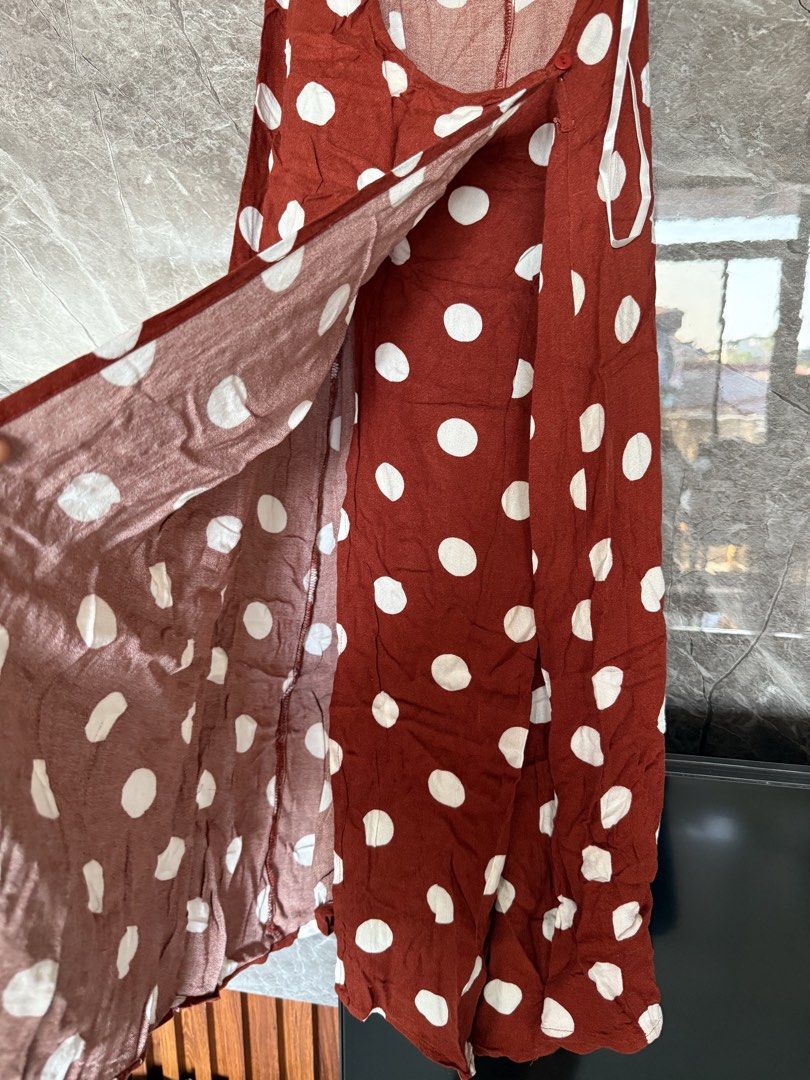 Forever 21 Polka Dot Wrap Dress (Category: Dresses) located in Marikina City. Submitted by declutter_keni24 (Listing ID 1428695407, Image 3). Description: Sewn the inner button.