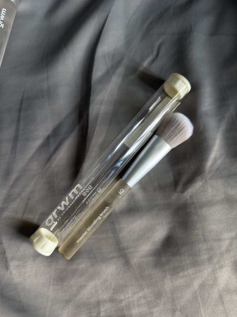 GRWM Master Blending Brush (Category: Makeup) located in Manila. Submitted by stuffbyabby (Listing ID 1428649744, Image 1). Description: AVAILABLE AND LAST PRICE na. Low ballers will be ignored. If hindi afford, wag na mag inquire. Don’t waste time asking if available pa. It’s available as long as this post is not marked sold and interested buyers haven’t paid. RFS: Don’t use this brush anymore. Natambak lang. Handle is sticky due to dirt. Once y