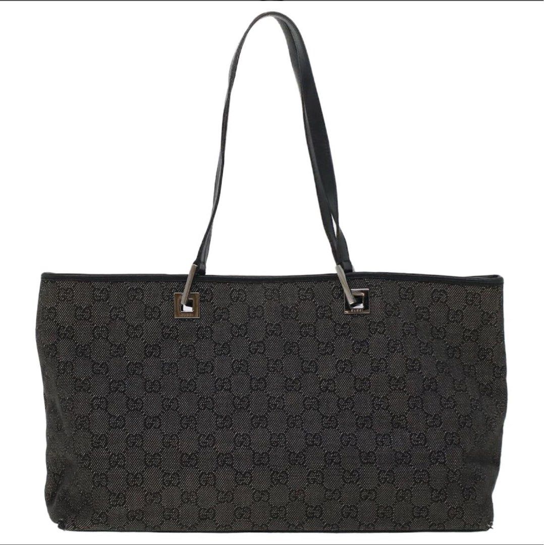 Gucci GG Canvas Tote Bag (Category: Luxury Bags & Wallets) located in Carmona. Submitted by MarielleAG (Listing ID 1428657749, Image 1). Description: *Gucci Vintage GG Monogram Tote – Black Canvas in East-West Style* 🖤 Understated and classic Gucci piece ✔️ Signature GG monogram canvas ✔️ Slim and lightweight – easy everyday carry ✔️ Minimalist, quiet luxury vibe Condition: Good vintage condition – bought this preowned to match my Gucci espadril