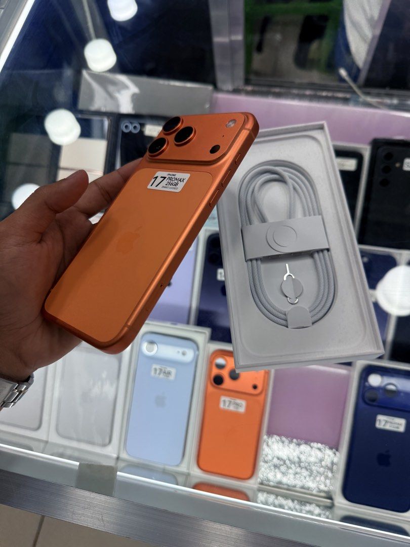 iPhone 17 Pro Max Smart Lock Complete 19 cycle count (Category: iPhone 17 Series) located in Manila. Submitted by carimgadgets (Listing ID 1428676519, Image 3). Description: - iPhone 17 Pro Max - Cosmic Orange color - Smart Lock unit - Complete with box and accessories - Only 19 cycle count.