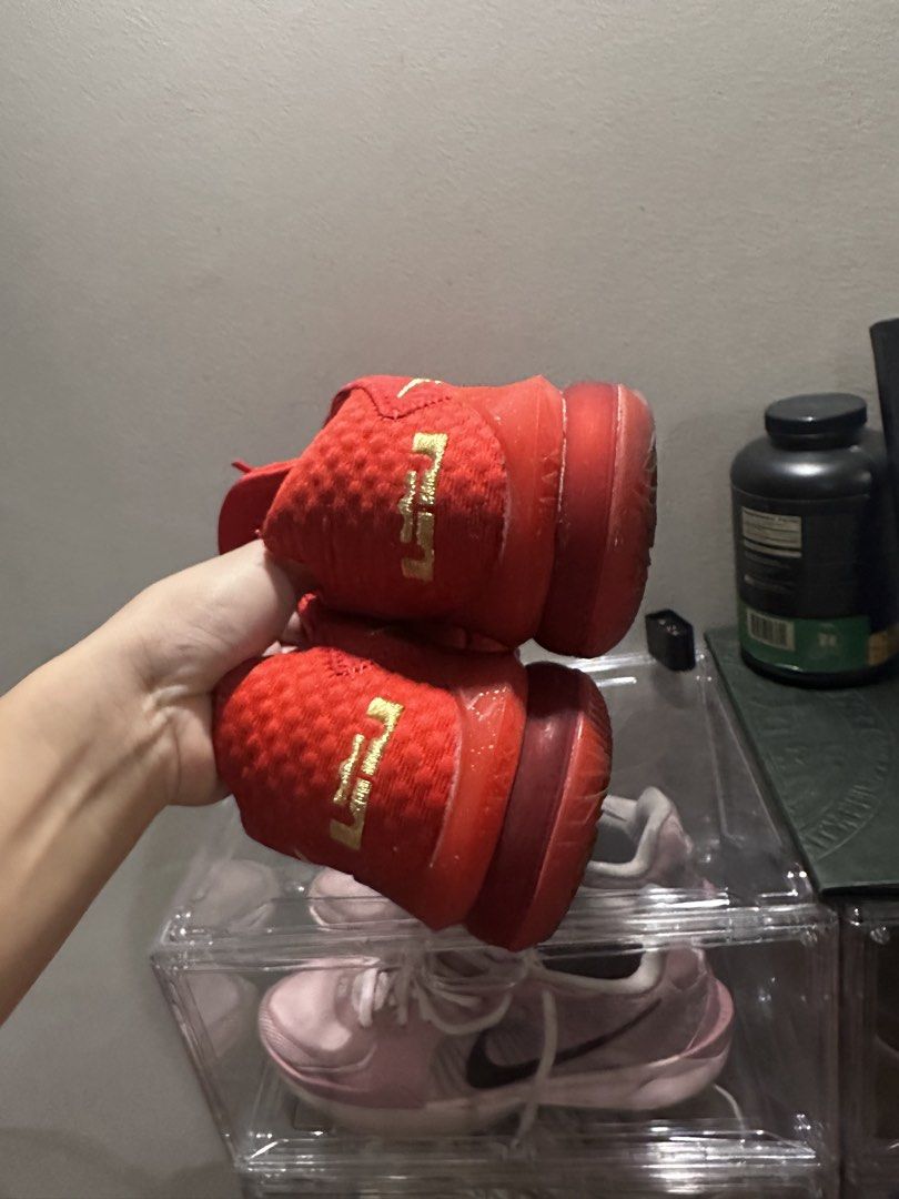 Lebron 17 Low Agimat Titan Exclusive (Category: Sneakers) located in Quezon City. Submitted by niles.yuson (Listing ID 1428747308, Image 3). Description: Lebron 17 Low Agimat Titan Exclusive Used thrice First Release Price Negotiable RFS: Declutterring issue: seps die to age.