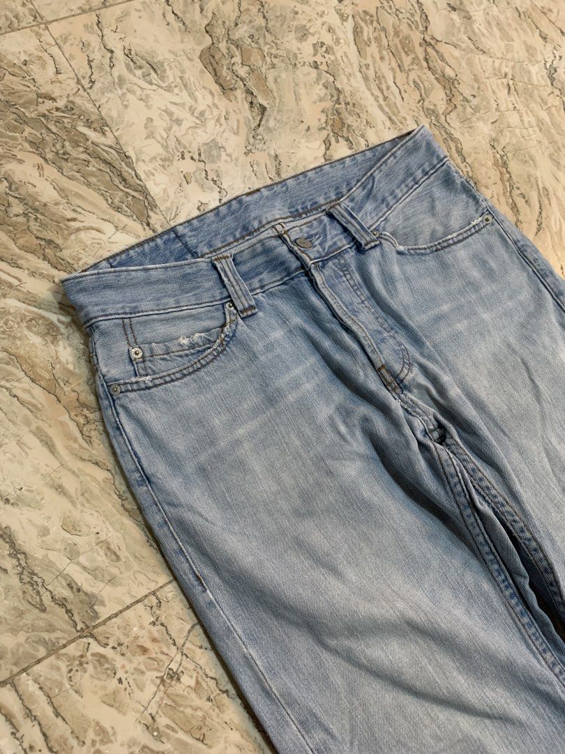 Levi's 512 Light Washed Jeans (Category: Jeans) located in Cabanatuan. Submitted by sfracks (Listing ID 1428683849, Image 2). Description: Waist: 32/33 Length: 38 Thigh: 9.5 Leg opening: 9.5 Color may vary due to lighting Pay first before shipping Accepting Payment online only.