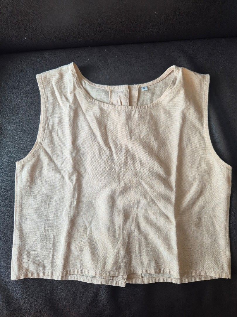 Linen Top (Category: Sleeveless) located in Manila. Submitted by the_cabinetdeclutter (Listing ID 1428610763, Image 3). Description: -Size: XS-Small (For reference: 32A, 27 waist) -Color: Beige -Material: Linen -In good condition. Used only 2-3 times .