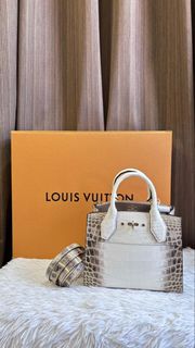 (Category: ) located in . Submitted by jlsluxuryfinds (Listing ID 1428651584, Image 1). Description: .