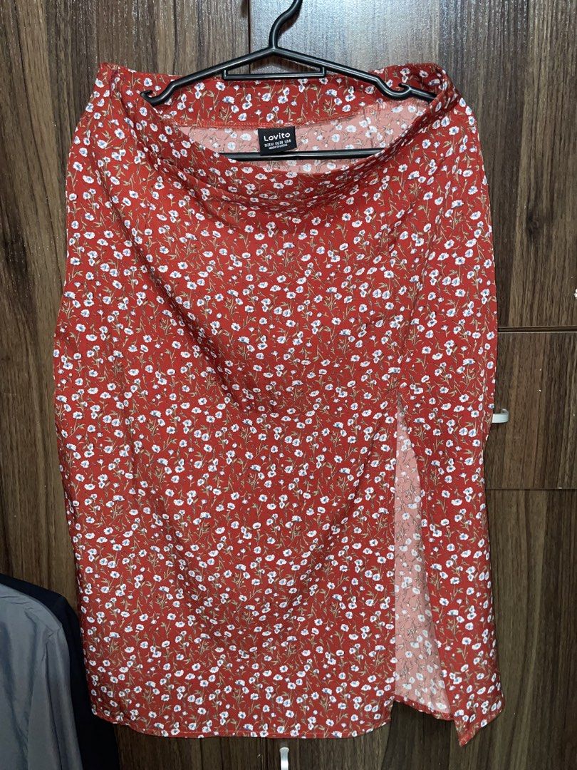 Lovito Floral Slit Skirt (Category: Skirts) located in Marikina City. Submitted by declutter_2026 (Listing ID 1428719811, Image 1). Description: Only used once.