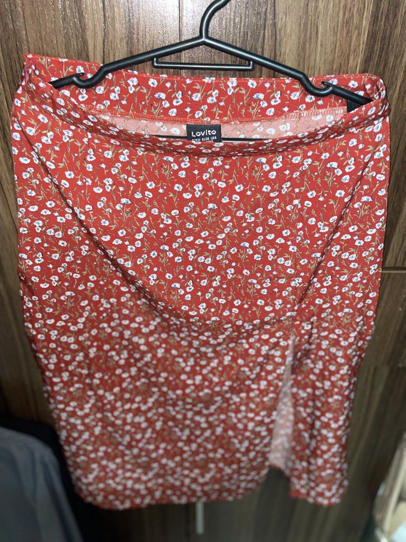 Lovito Floral Slit Skirt (Category: Skirts) located in Marikina City. Submitted by declutter_2026 (Listing ID 1428719811, Image 3). Description: Only used once.