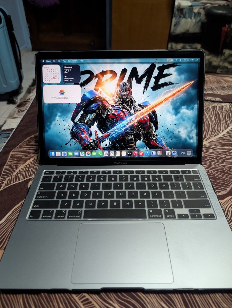 MacBook Air M1412457638182922240