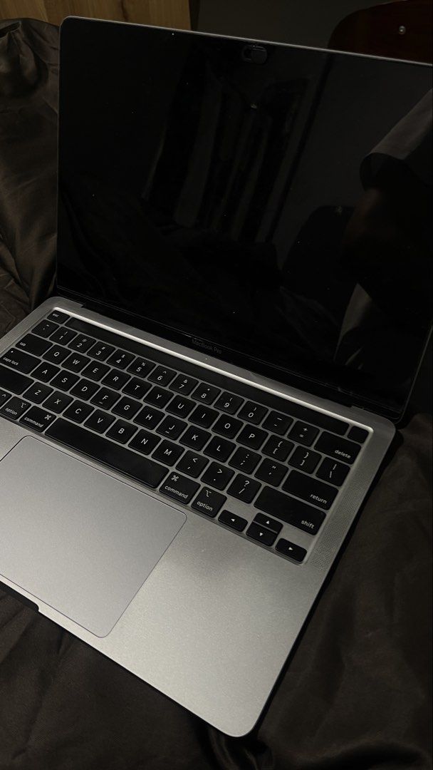 MacBook Pro 13-inch M1 2020412356532398336001