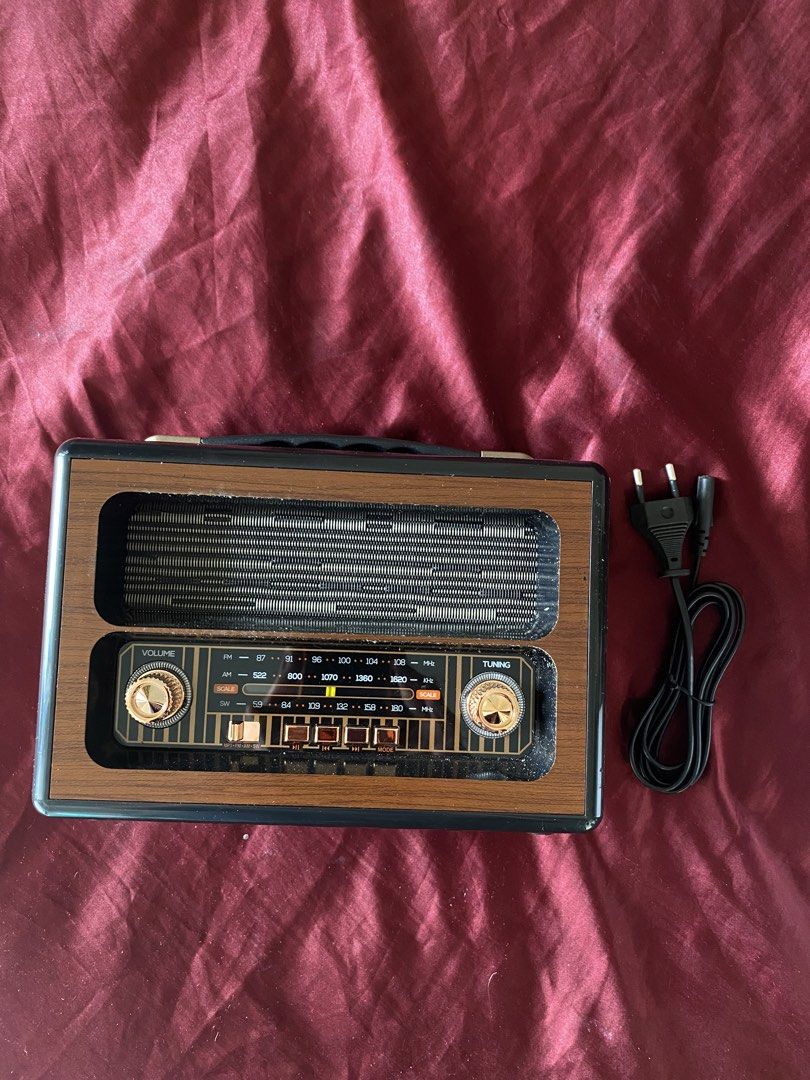 Meier M-1915BT Wireless Radio/Speaker Bluetooth (Category: Portable Music Players) located in Quezon City. Submitted by adadarna (Listing ID 1428615992, Image 1). Description: Enjoy your music anytime, anywhere with this Meier M-1915BT wireless radio. It features a wooden finish body frame and supports wireless music and data transfer. It has FM/AM/SW radio capabilities, a USB port, and an AUX input. The radio comes with a power cable. The box sh