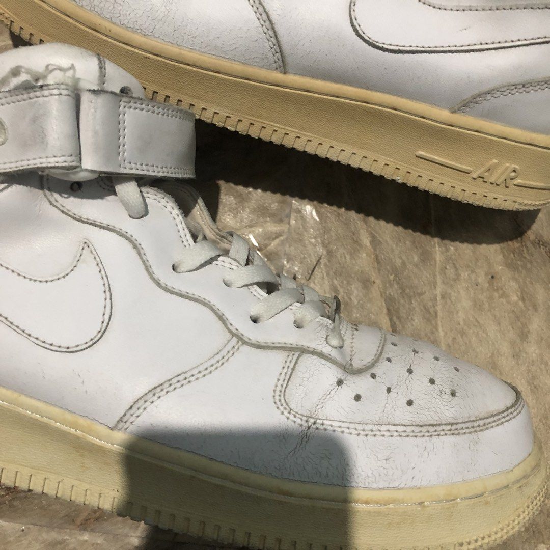 Nike Air Force 1 Mid White (Category: Sneakers) located in Carmen. Submitted by fukqueazz (Listing ID 1428780479, Image 2). Description: Nike US 44 Good Condition Complete Tags Heeldrag, Mini Cracks 📍Cebu JnT Express .