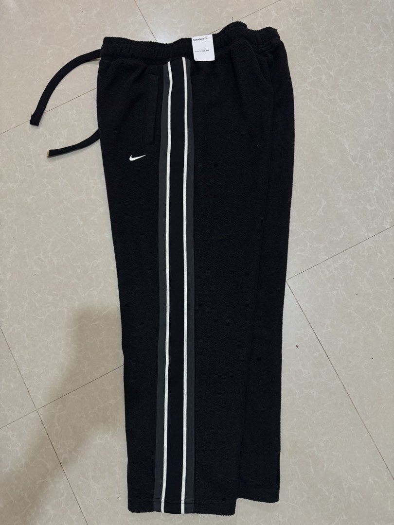 Nike lebron therma fit trouser (Category: Trousers) located in Manila. Submitted by aries.15 (Listing ID 1428756327, Image 1). Description: Nike lebron therma-fit trouser 🔥 -xl on tag -40 length/ up to 42 waist -brandnew -srp 4995 2399 only 🫶.