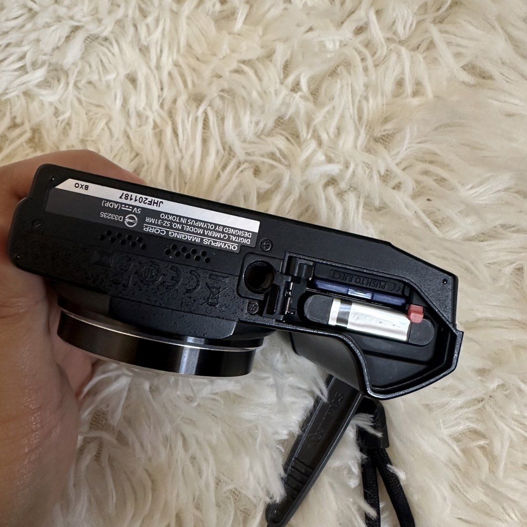 Olympus SZ-31MR 16MP Digital Camera (Category: Cameras) located in Manila. Submitted by helpmedeclutter07 (Listing ID 1428651638, Image 3). Description: Olympus SZ-31 MR ₱6,800.00 💕16 megapixels + 24x optical zoom 💕touch screen 💕can take pictures, can take videos (Full HD 1080р) 💕pop-up flash 💕fully functional: all buttons, video, flash, zoom working Issues: no battery door Inclusions: -battery -camera strap -32mb sd card -universal charger 