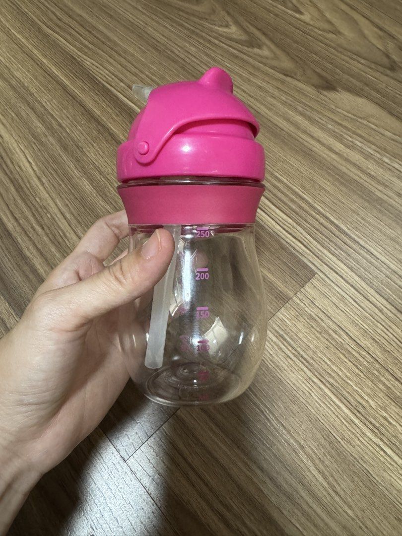 OXO Tot Straw Bottle (Category: Breastfeeding & Bottle Feeding) located in Quezon City. Submitted by cindoypalaboy (Listing ID 1428621186, Image 3). Description: - original - compatible with trainer lid - just replace the straw Loc: horseshoe qc.