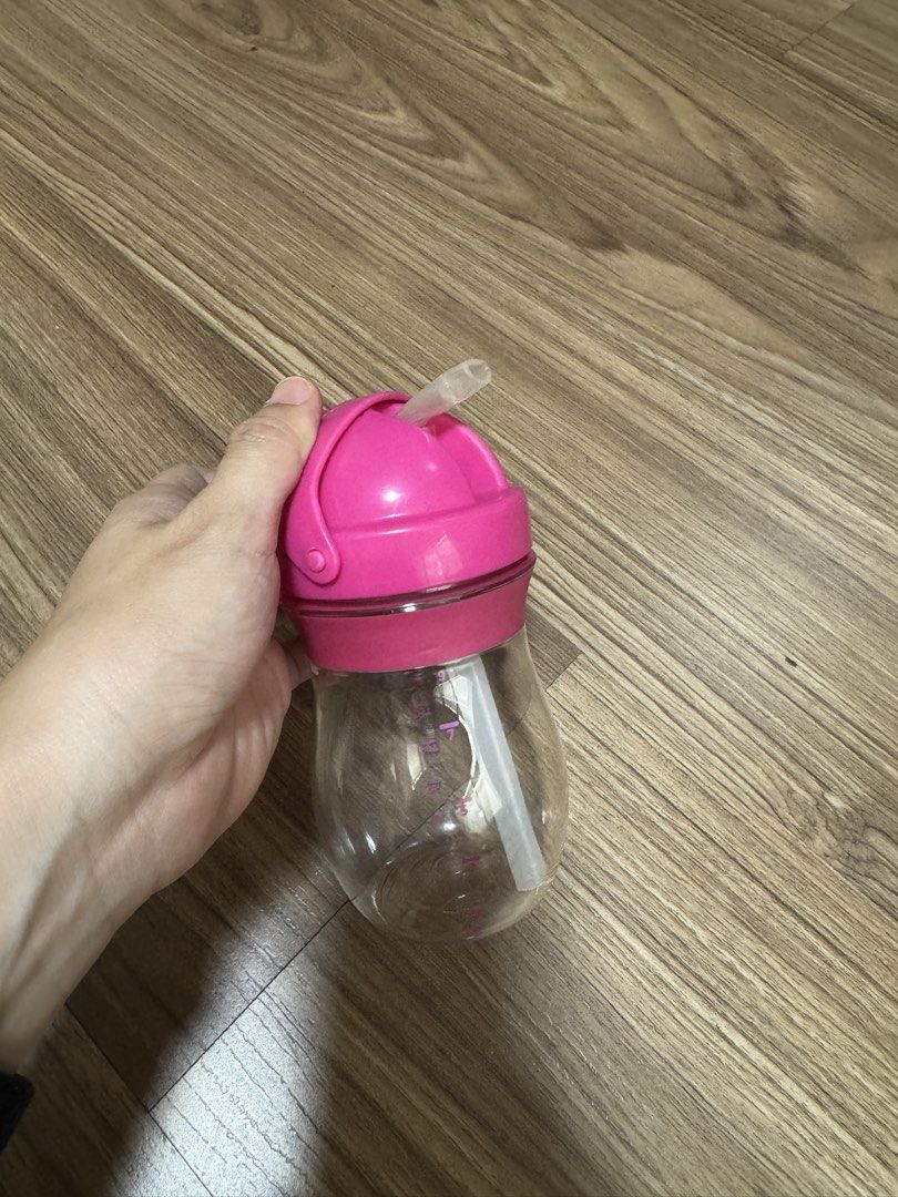 OXO Tot Straw Bottle (Category: Breastfeeding & Bottle Feeding) located in Quezon City. Submitted by cindoypalaboy (Listing ID 1428621186, Image 2). Description: - original - compatible with trainer lid - just replace the straw Loc: horseshoe qc.