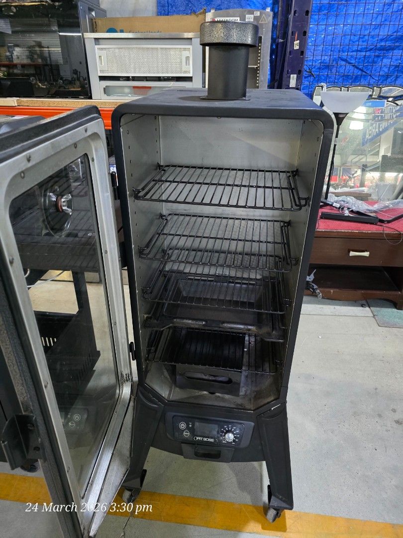 Pit Boss Vertical Smoker (Category: Cookware & Accessories) located in Manila. Submitted by chawchul (Listing ID 1428632453, Image 3). Description: pm.me for sure buyer..thankyou.