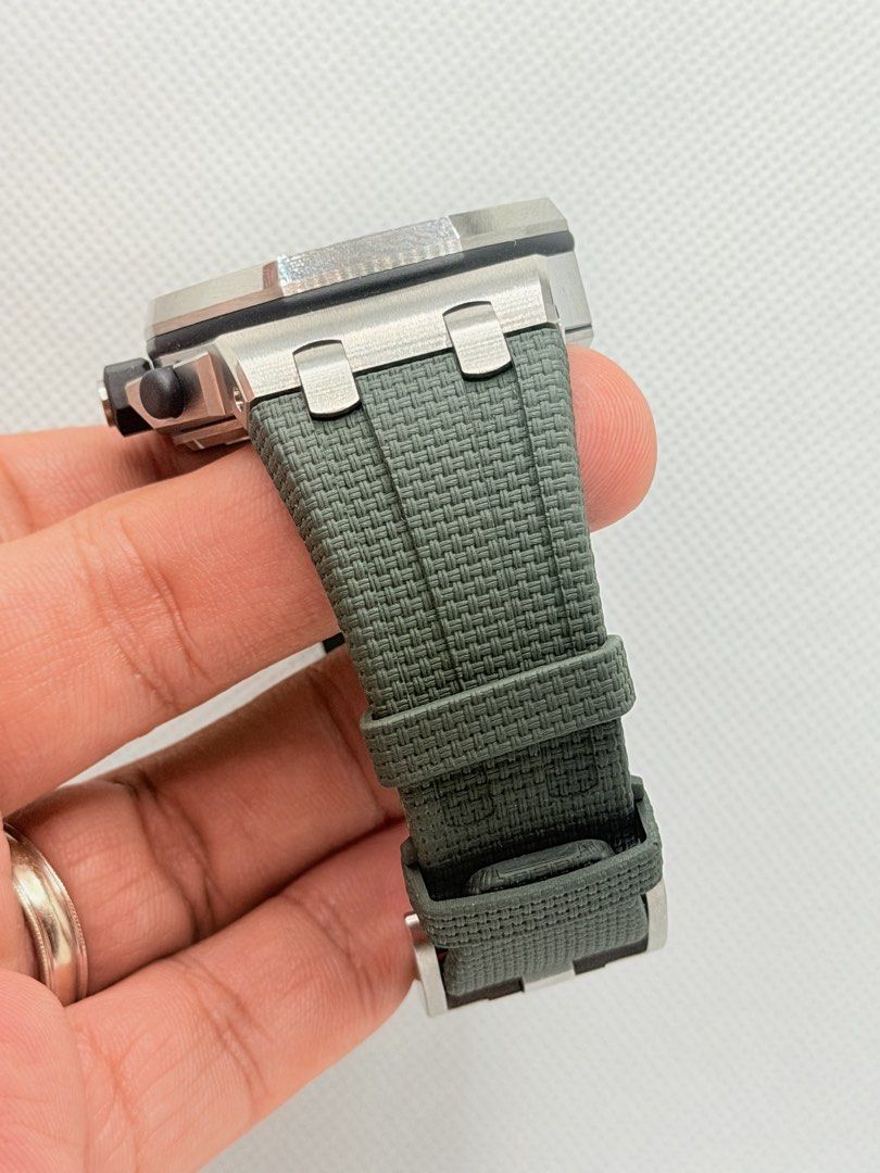 Pre Owned 10/2022 Audemars Piguet Royal Offshore Chronograph Green Dial Rubber Strap 26238TI.OO.A056CA.01 AP 26238TI 26238 (Category: Watches) located in Singapore. Submitted by worthytime (Listing ID 1428749135, Image 3). Description: 🫵Join my Tele-gram channel for latest updates: http://worthytime.biz/tele ➡️Audemars Piguet Royal Offshore Chronograph Green Dial Rubber Strap 26238TI.OO.A056CA.01 ➡️October 2022 (5 Years Audemars Piguet Internati