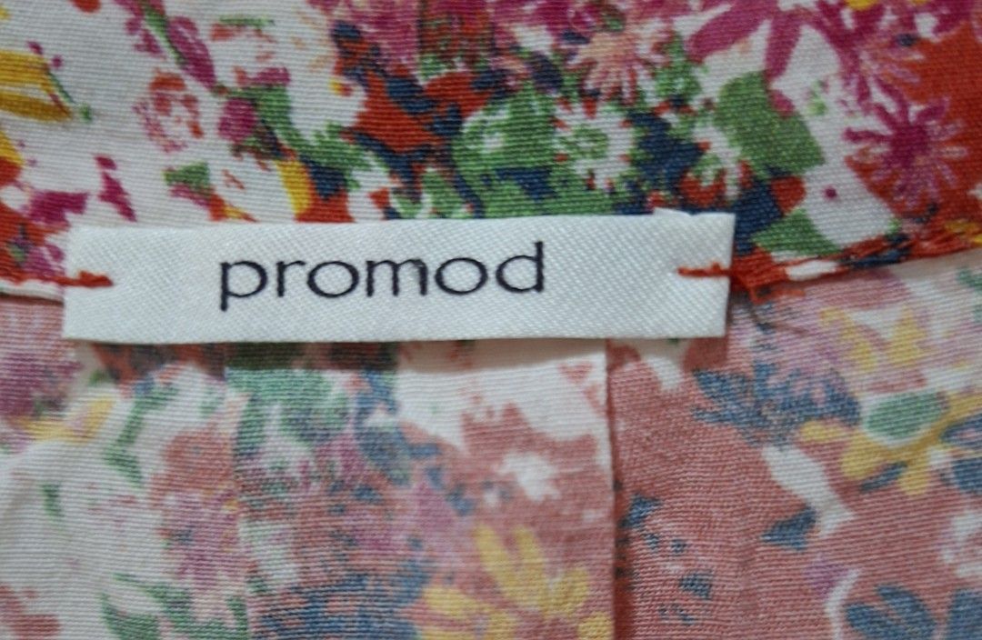 Promod Floral V-Neck Blouse (Category: Blouses) located in Quezon City. Submitted by ktin20 (Listing ID 1428729878, Image 3). Description: Blouse features a vibrant floral print with a V-neck design. It has three-quarter sleeves..
