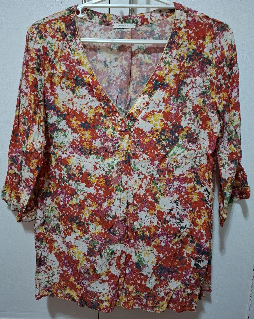 Promod Floral V-Neck Blouse (Category: Blouses) located in Quezon City. Submitted by ktin20 (Listing ID 1428729878, Image 1). Description: Blouse features a vibrant floral print with a V-neck design. It has three-quarter sleeves..