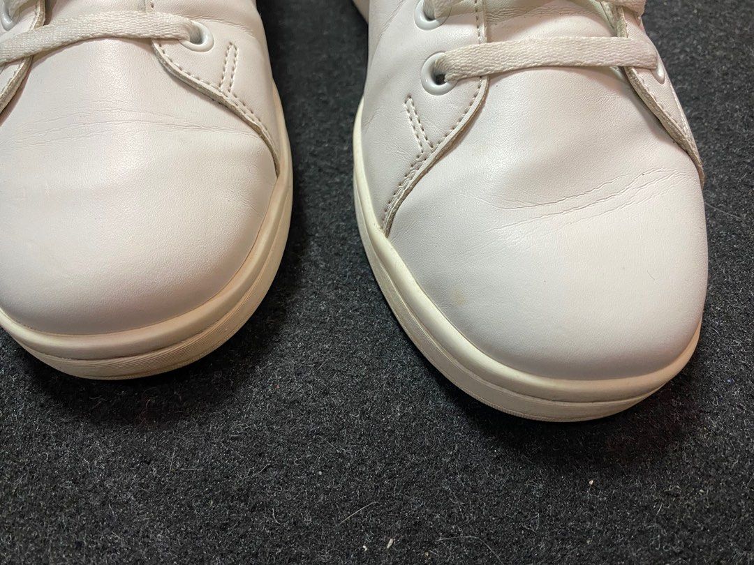 Raf Simons White Sneakers Size 41 (Category: Sneakers) located in Quezon City. Submitted by loloyz123 (Listing ID 1428750949, Image 3). Description: Raf Simons White Sneakers Size 41 Condition: Very good Color rate: 9.8/10 Color: White Size: 41 Outsole: 29cm Insole: 28cm.