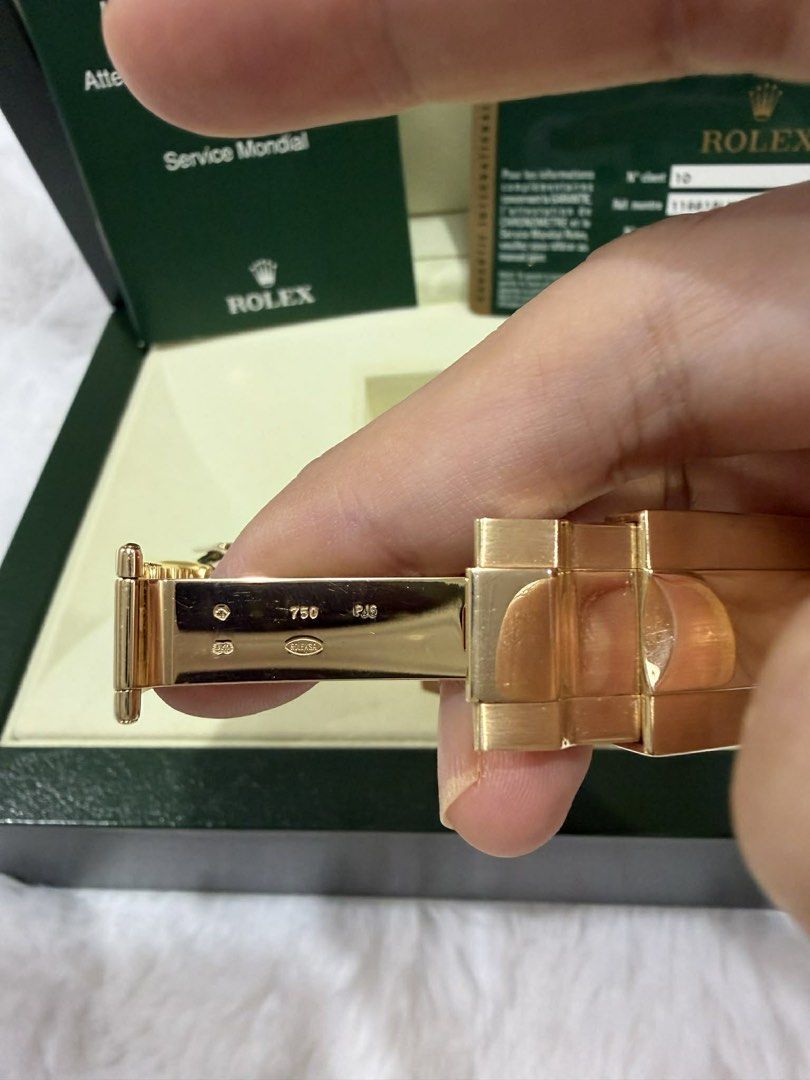Rolex Submariner Date 18k solid gold (Category: Luxury Watches) located in Pasig City. Submitted by Watchaholics (Listing ID 1428671788, Image 3). Description: ROLEX SUBMARINER DATE 18kt Yellow Gold Factory "Serti" Diamond Dial Ref # 116618LN Year 2009 Very Rare V Series Missing 2 links With box & card For 1.999M.