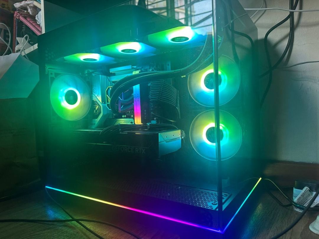 Rtx 5070 gaming pc desktop 6 months old