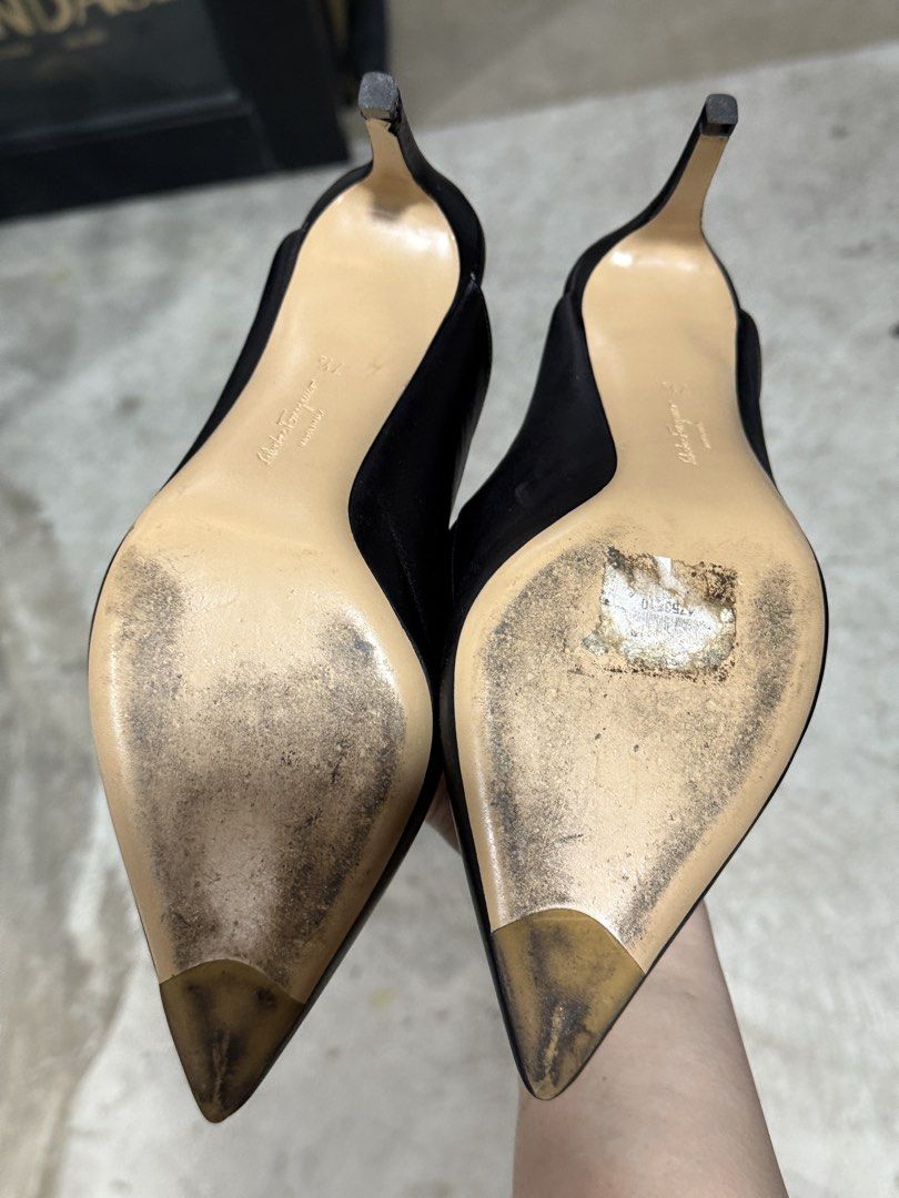 Salvatore Ferragamo Black Bow Heels (Category: Heels) located in Manila. Submitted by cay26 (Listing ID 1428778795, Image 3). Description: -Salvatore Ferragamo Zelda Double Bow Mules -Feature logo-embossed bow on the front, pointed toe and beige leather sole at the base. -Comes with the box. -rank 9.5/10.