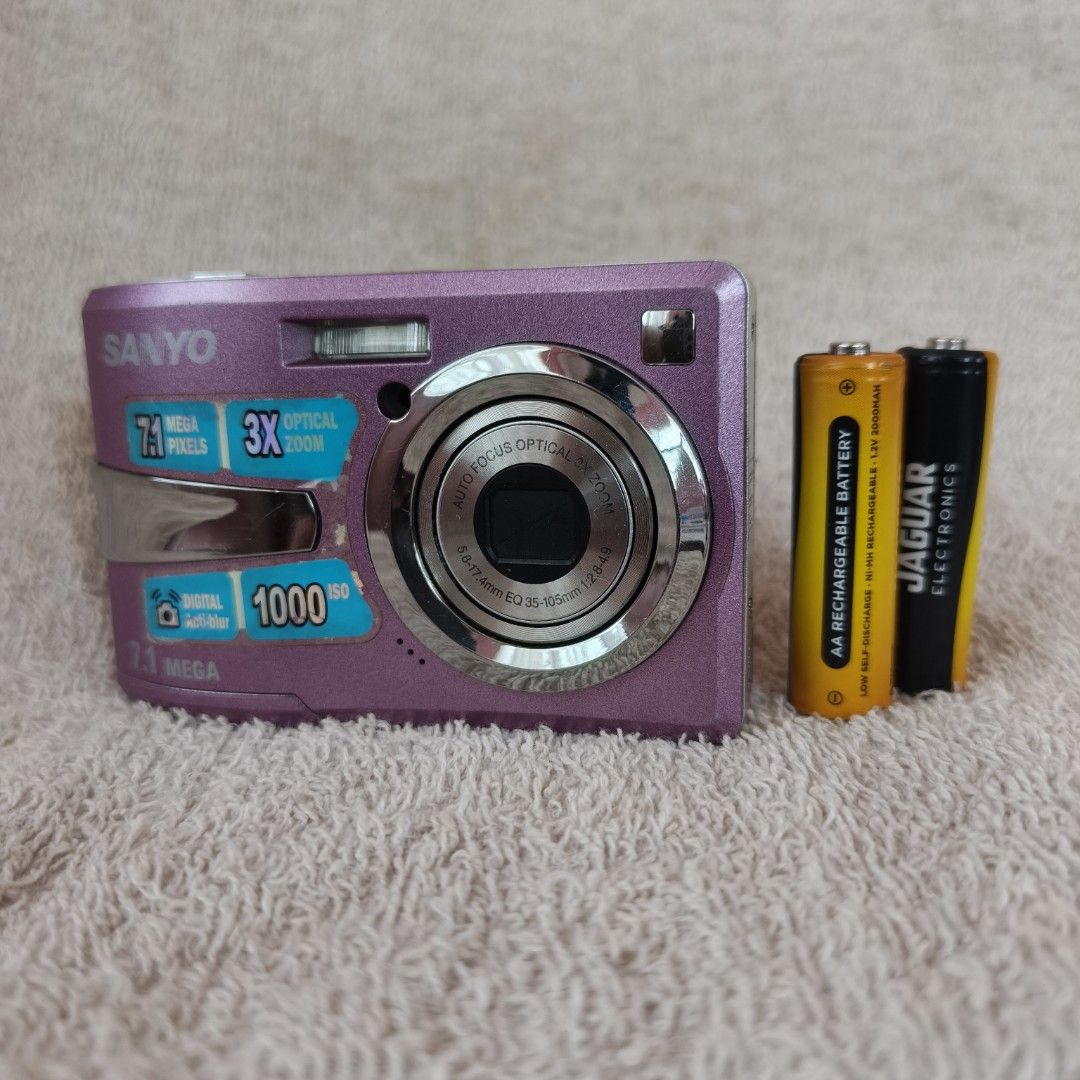 Sanyo Xacti S770 (Category: Cameras) located in Manila. Submitted by bajustine (Listing ID 1428651886, Image 1). Description: Sanyo Xacti S770 (FOR PARTS/REPAIR) ‎🏷️ ₱249 + shipping fee (onting nego) ‼️ ‎+ Battery door fully functional ‎- No power ‎Inclusions 🎁 ‎• 1x Sanyo Xacti S770.