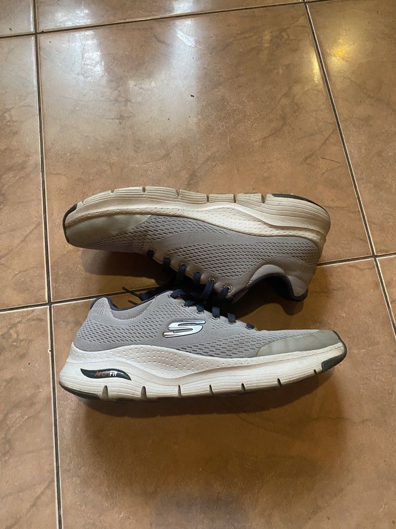 Skechers Arch Fit Gray Sneakers (Category: Sneakers) located in Davao. Submitted by alios_08 (Listing ID 1428652348, Image 3). Description: Rarely used it. RFS: Not used anymore.