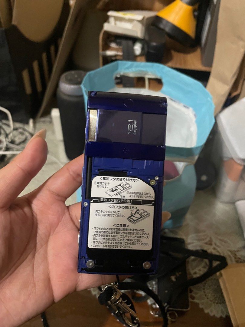 sony ericsson flip phone y2k (Category: Early Generation Mobile Phones) located in Manila. Submitted by chaeryunnie (Listing ID 1428718839, Image 3). Description: working from japan can provide vid proof na working siya (12mp cam super linaw!) *wala na ung cover sa may battery .
