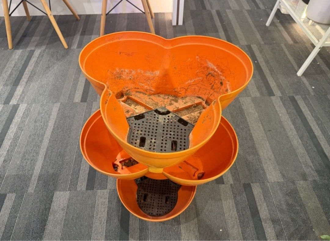 Stackable Orange Planter (Category: Pots & Planters) located in Singapore. Submitted by naturetrend (Listing ID 1428687359, Image 2). Description: Total 7 pieces for $10 only.