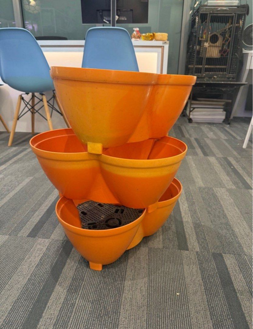 Stackable Orange Planter (Category: Pots & Planters) located in Singapore. Submitted by naturetrend (Listing ID 1428687359, Image 1). Description: Total 7 pieces for $10 only.