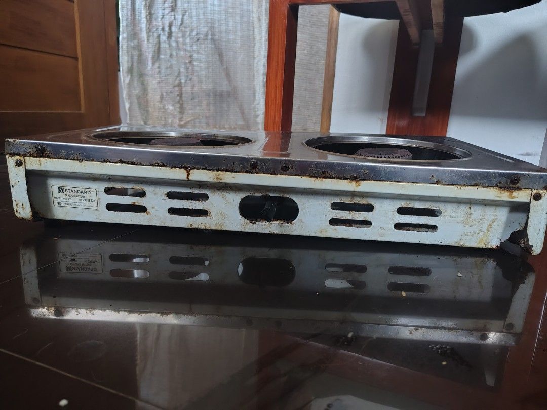 Standard Double Burner Gas Stove (Category: Cookers) located in Taguig. Submitted by ricky08 (Listing ID 1428663998, Image 2). Description: ung left side medyo mahina ang baga di kasi na gagamit ung right side no issue 100 malakas ang apoy nka bili na kasi ako ng single burner, I have small space kasi. actually mga 2013 ko pa siya gamit, super tibay kita niyo nmn sa pic haha.. PM sa interested..