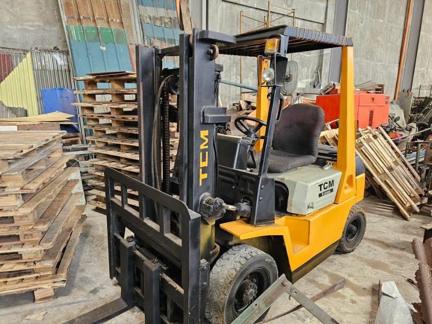 TCM Forklift (Category: Construction Tools & Equipment) located in Pasay City. Submitted by enzopeco (Listing ID 1428725008, Image 1). Description: TCM Forklift Isuzu C240 Diesel engine 2 tons With side winder Automatic transmission 350,000 pesos PM for more inquiries.