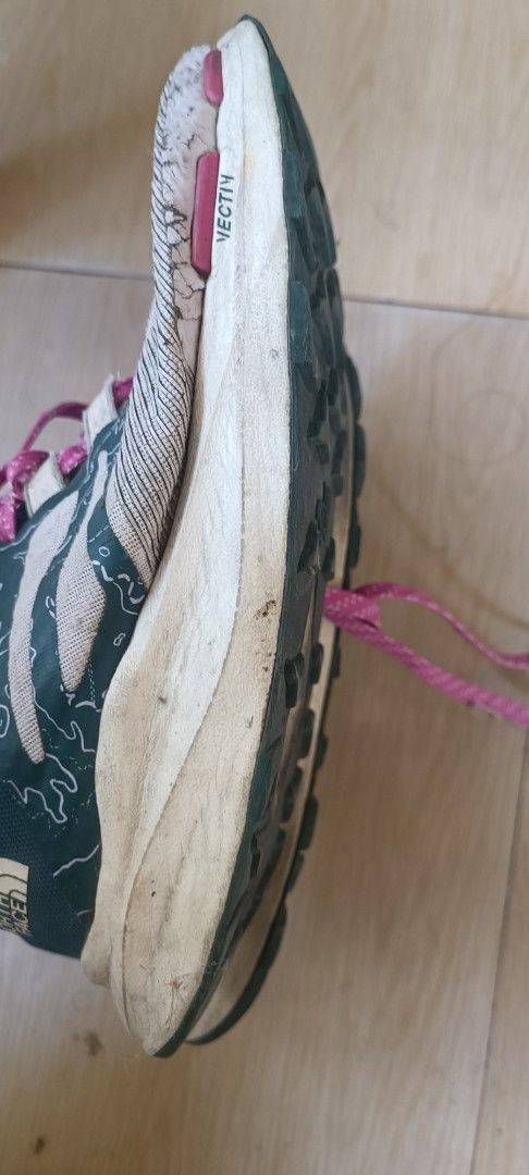 THE NORTH FACE walking and running shoes (Category: Sneakers) located in Alaminos. Submitted by sasrproperty18 (Listing ID 1428731072, Image 3). Description: US 7 24CM WELL USED BUT NOT ABUSED. super Ganda pa. intacked pa mga logos. personal fave.