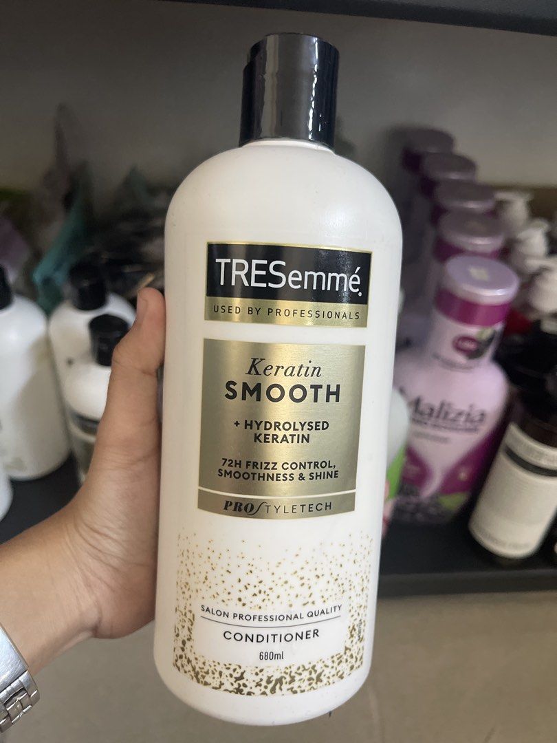 TRESemmé Keratin Smooth Conditioner (Category: Hair) located in Las Pinas. Submitted by UNQUARANTINED (Listing ID 1428689844, Image 1). Description: - TRESemmé Keratin Smooth Conditioner - 72-hour frizz control - Enhances smoothness and shine - Salon professional quality - Generous size.