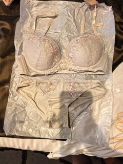(Category: ) located in . Submitted by bmlilies (Listing ID 1428692239, Image 1). Description: .