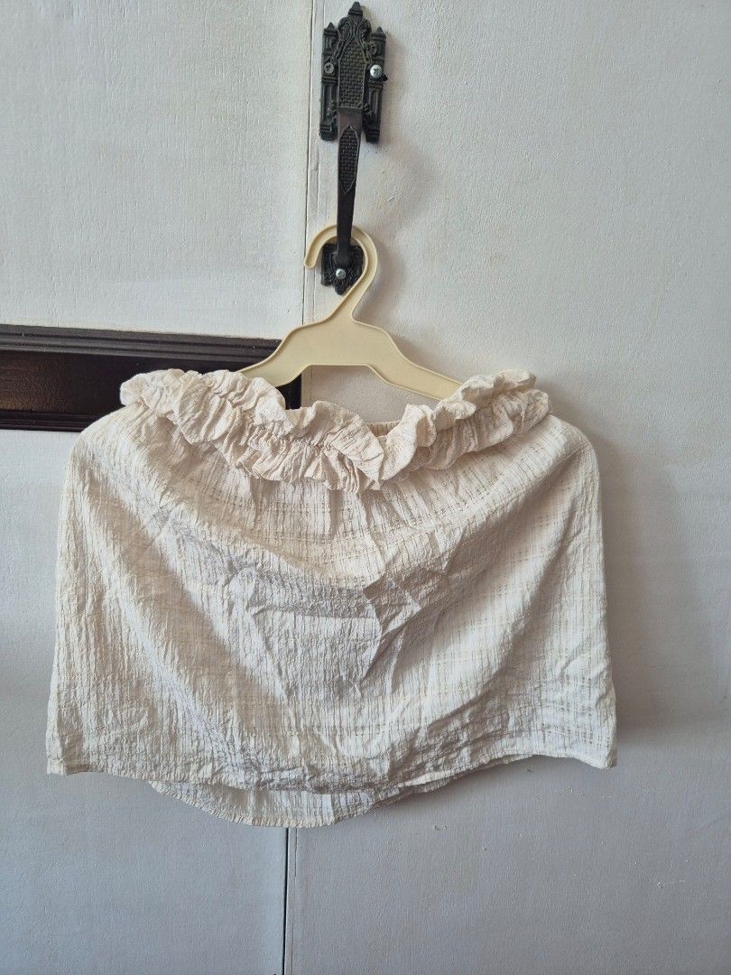 Tube Ruffle Detachable Top (Category: Sleeveless) located in Manila. Submitted by the_cabinetdeclutter (Listing ID 1428614961, Image 3). Description: -Size: Small-Med (Chest: 30-38") -Color: Cream (Ganda ng tela) -Has detable ruffles. Pwede halter or off shoulder -Bought this in IG thrift shop.