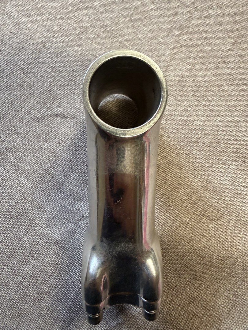 Velo orange tall stack stem 31.8mm (Category: Bicycles) located in Bacoor. Submitted by idrinkgasoline (Listing ID 1428711477, Image 3). Description: -/+17 degrees angle 90mm length Polished silver Bought from Y’s road Condition: Scratches are visible but no issues whatsoever. No box .