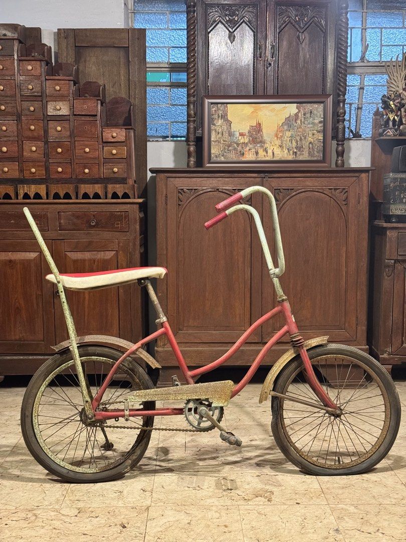 Vintage Patria Bicycle (Category: Bicycles) located in Manila. Submitted by sinaunang_gamit (Listing ID 1428607593, Image 1). Description: Vintage Patria Bicycle Tires needs replacement For project bike original badge ₱6k.
