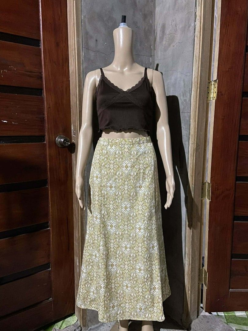Vintage Print Midi Skirt (Category: Skirts) located in Santiago. Submitted by estrellacain (Listing ID 1428706286, Image 1). Description: Vinatage Style Midi Skirt (no brand) W= 26.